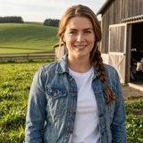 Annelise, Dutch-American dairy farmer from Michigan